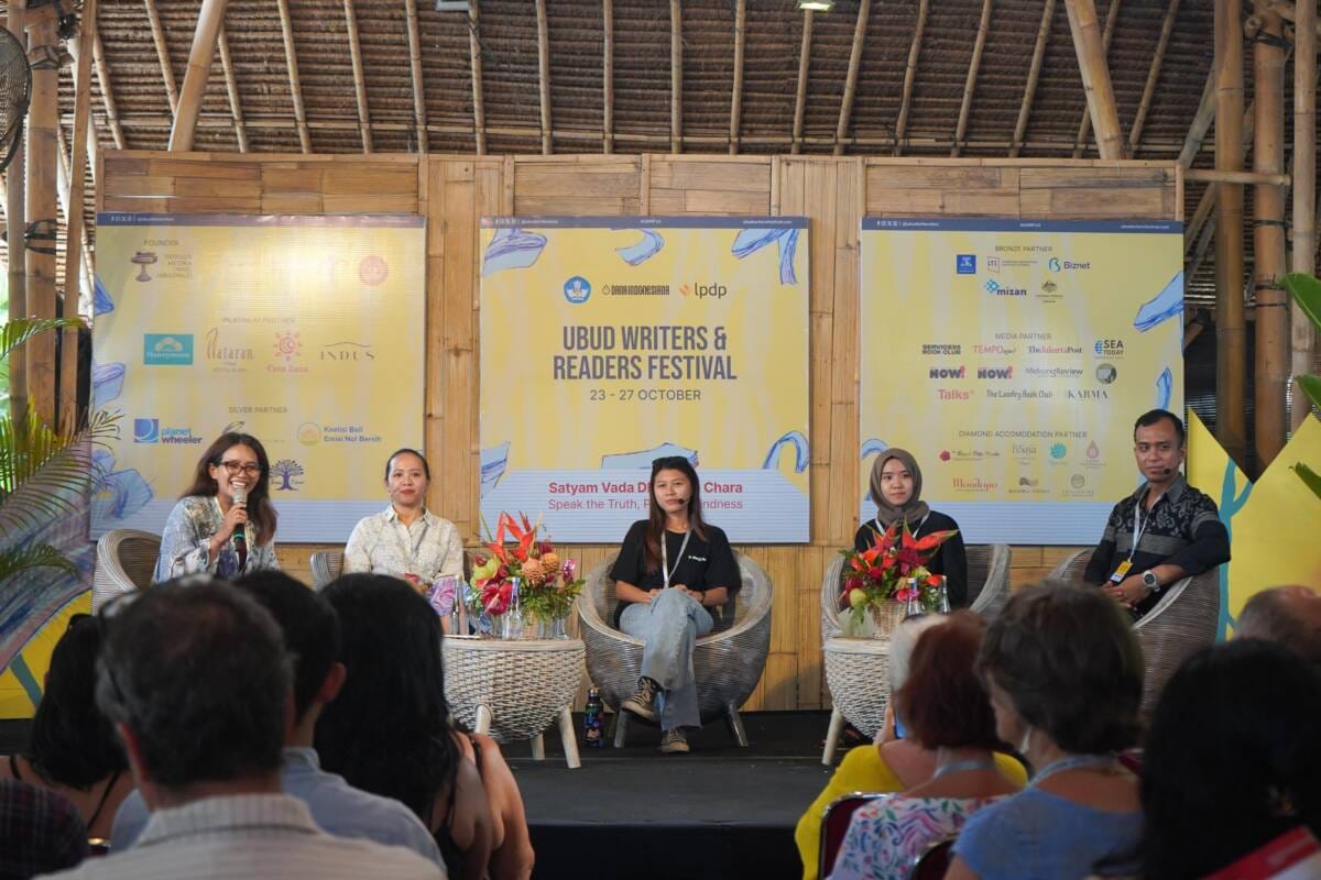 featured image for post Diskusi panel bertajuk “Bali Net Zero Emission Coalition: A Collaborative Efoort to Transform Climate Ambition into Action” pada Ubud Writers and Readers Festival  2025